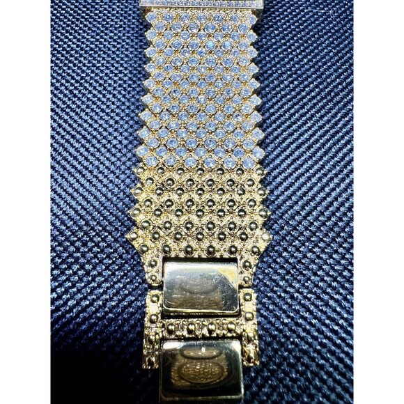VINTAGE CLASSIC FULL RHINESTONE VICTORIA WIECK BEVERLY HILLS QUARTZ WATCH - Picture 3 of 8